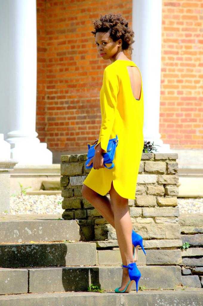 платье желтого цвета